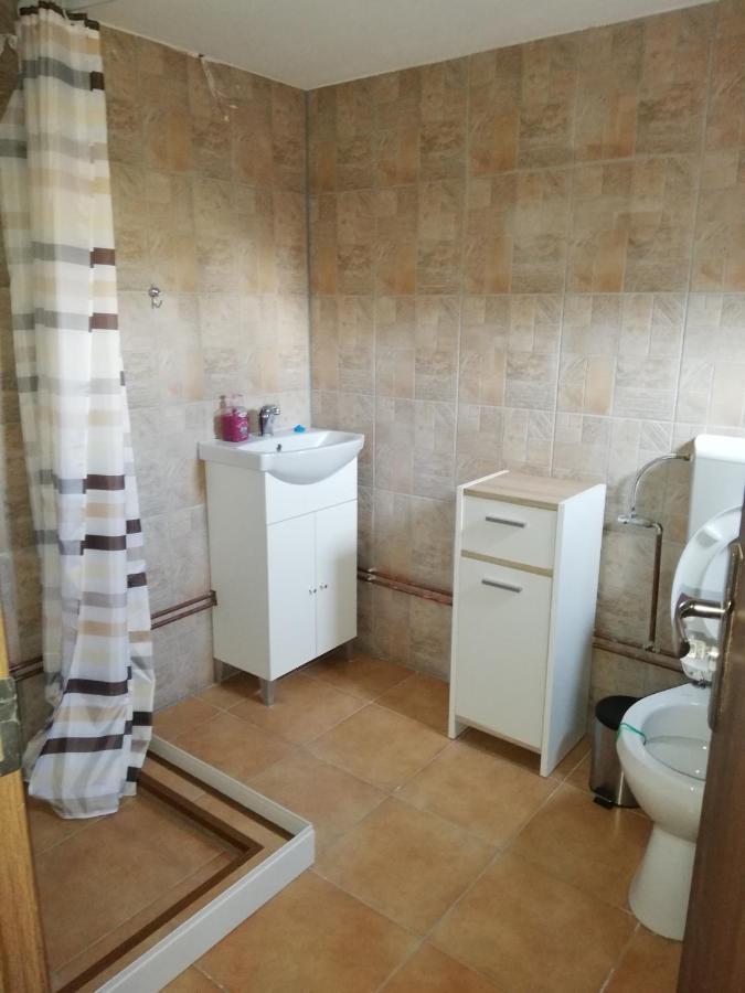 Imado Vendeghaz Apartment Cernat Exterior photo